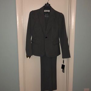 NWT Striped Grey/White Tahari One button Pantsuit